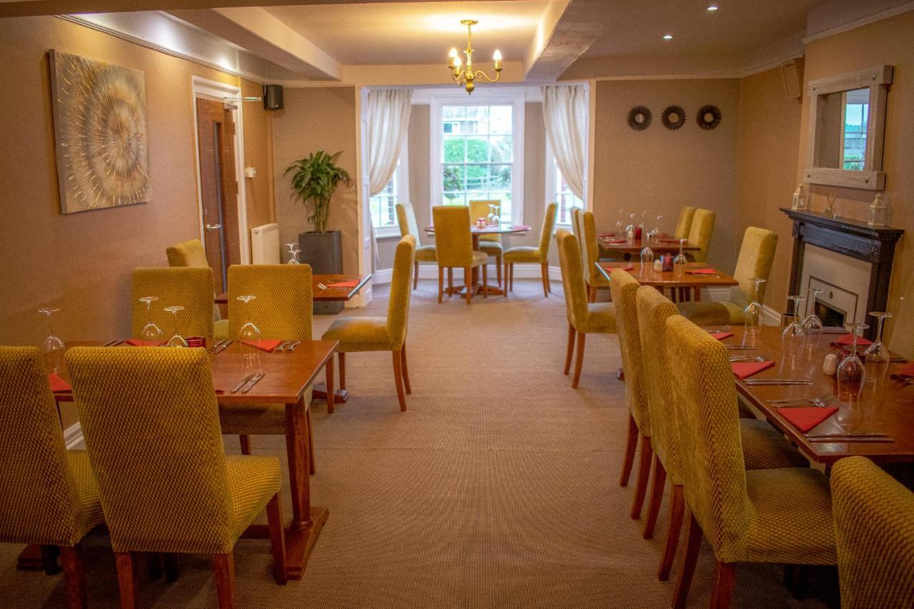 The Lion Hotel Llansantffraid-ym-Mechain Экстерьер фото